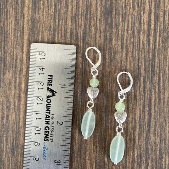 HAND CRAFTED EARRINGS Pale Mint Green Chrysolite Brushed Silver Plated Hearts - Picture 4 of 13